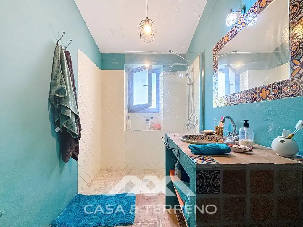 Bany de Casa o xalet en venda en Comares amb Aire condicionat, Jardí privat i Terrassa
