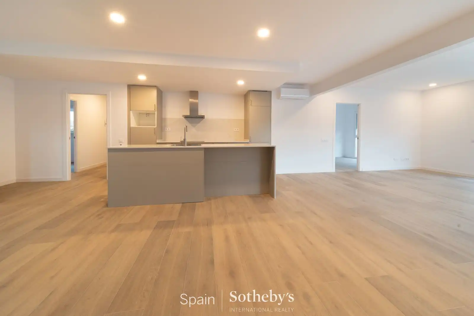 House with pool for sale in Carrer Roses, imagen 8
