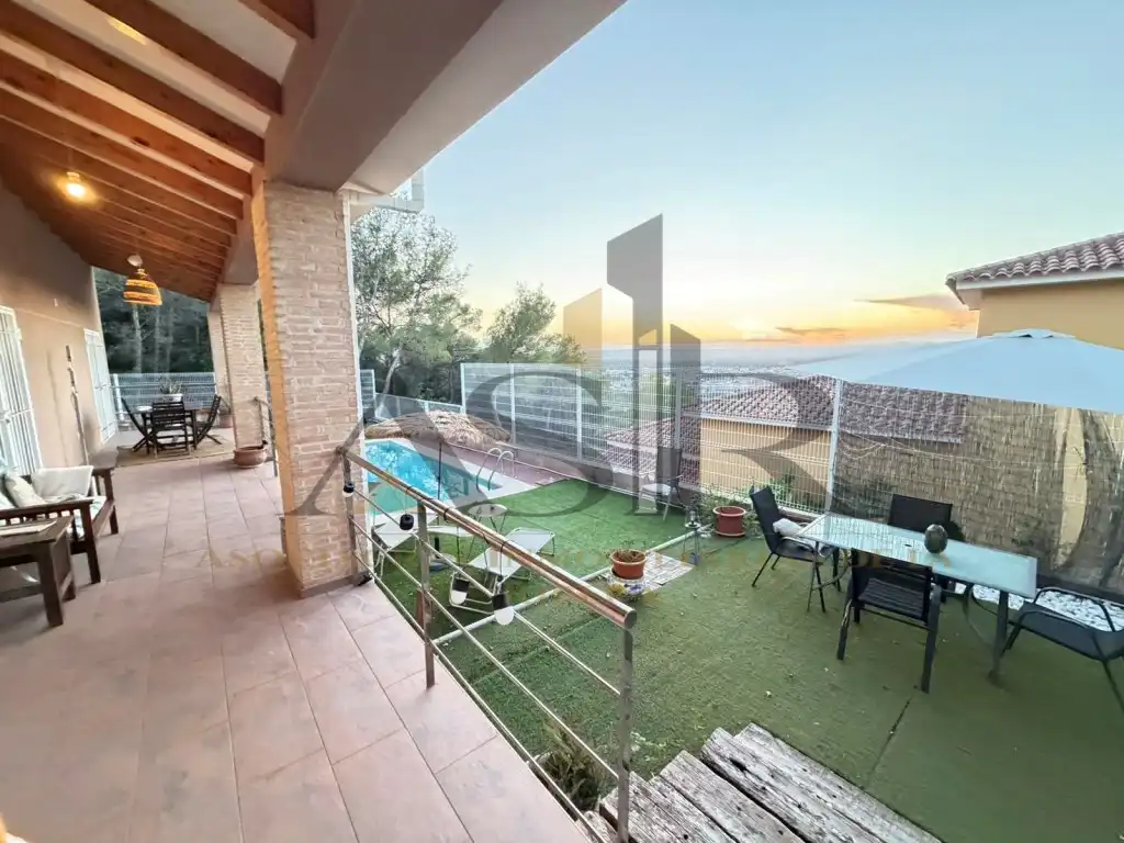 Casa con piscina en venta en Calle Alt Millars L'