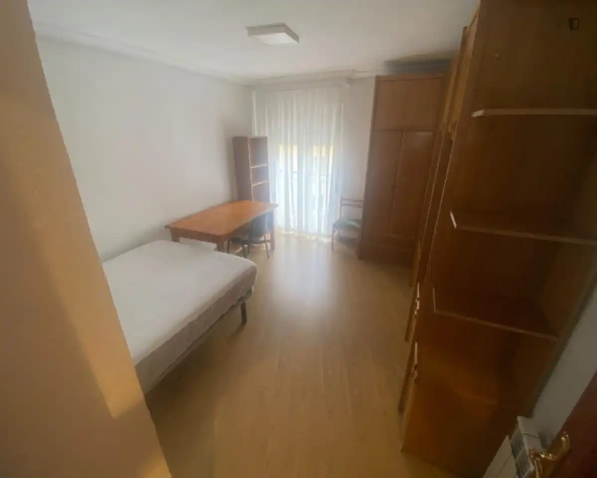 Habitación de Apartamento de alquiler en Salamanca con Amueblado, Horno y Lavadora