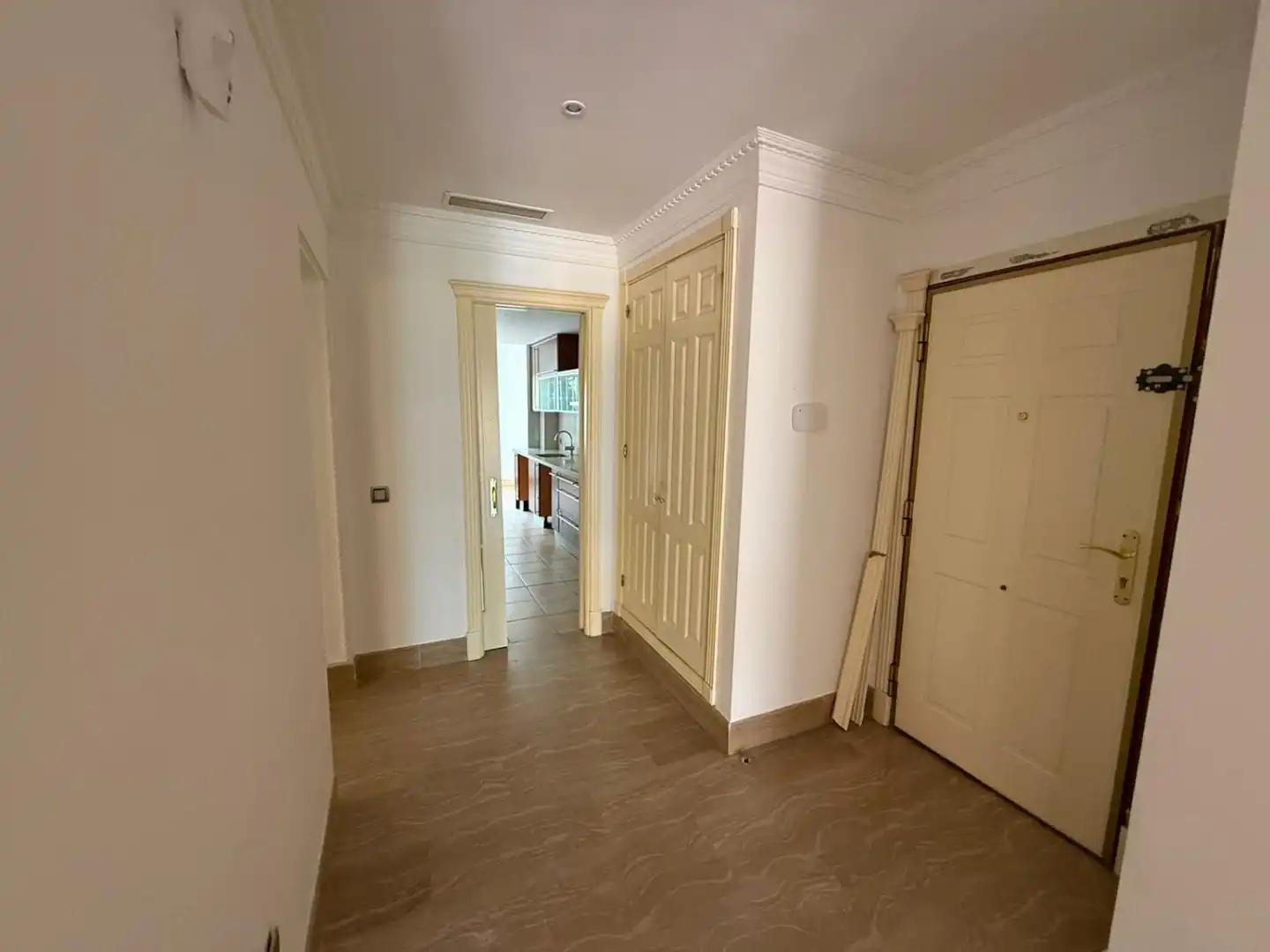 Piso en venta en Marbella con Calefacción, Terraza y Piscina comunitaria