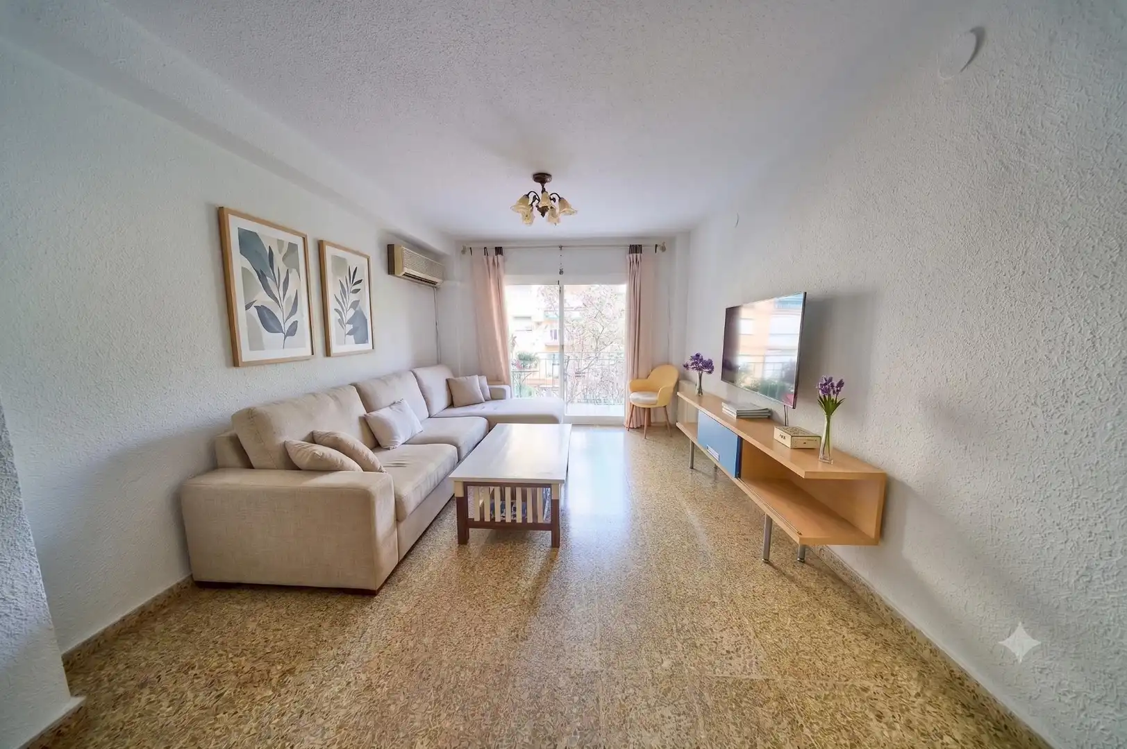 Sala d'estar de Pis en venda en Granada amb Aire condicionat, Calefacció i Terrassa
