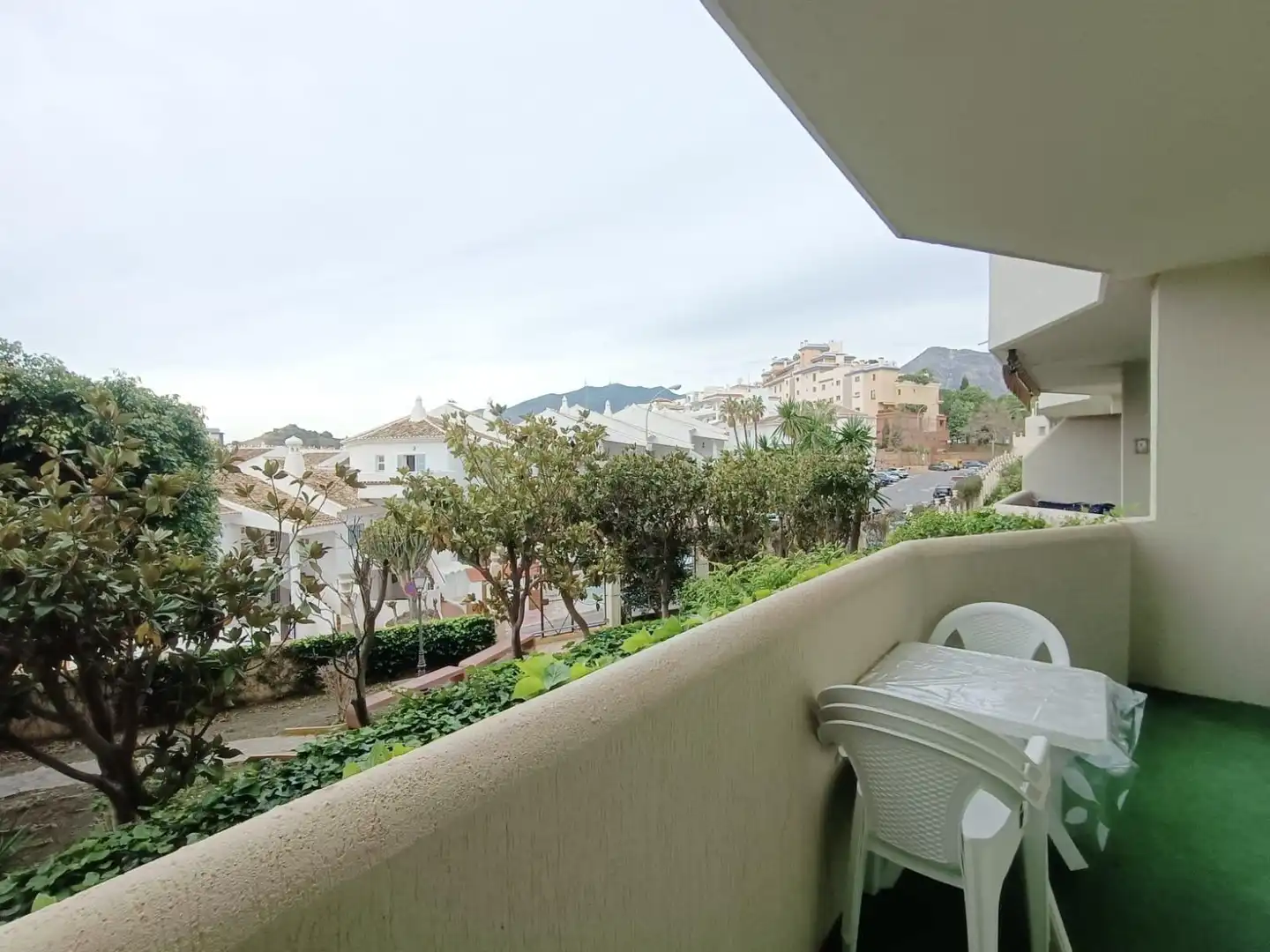 Vista exterior de Apartament en venda en Benalmádena amb Aire condicionat, Jardí privat i Terrassa