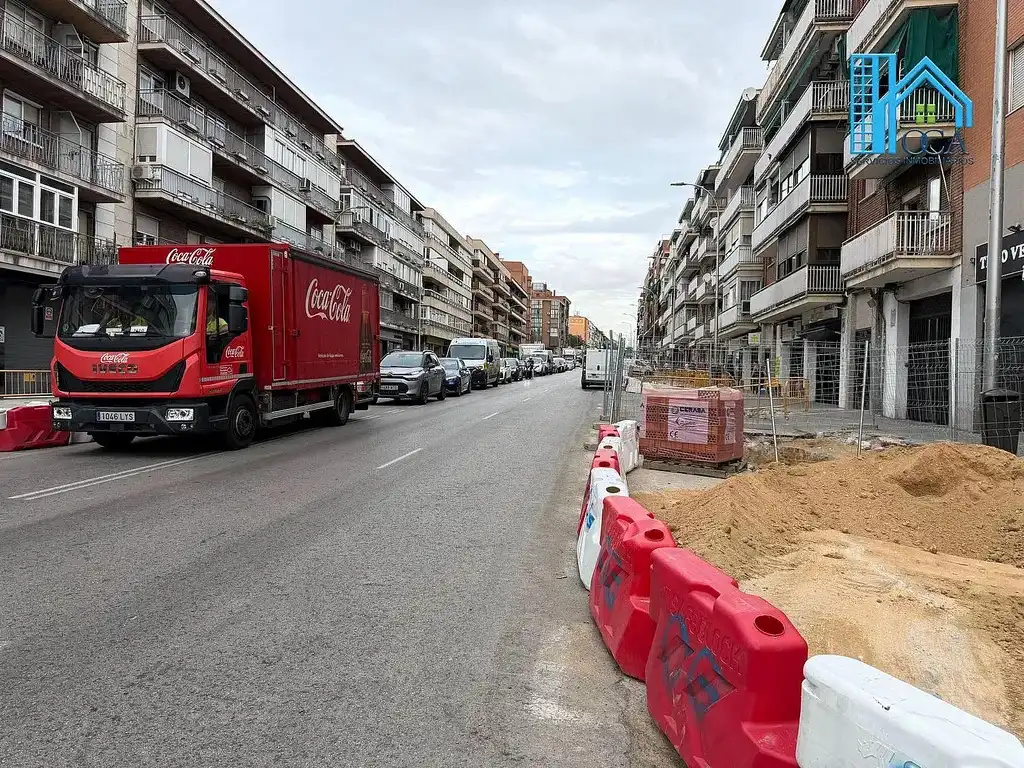 Außenansicht von Garage zum Verkauf in Carabanchel