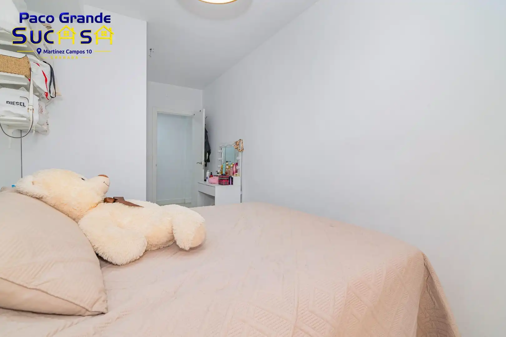 Schlafzimmer von Erdgeschoss zum Verkauf in La Zubia mit Klimaanlage, Heizung und Möbliert