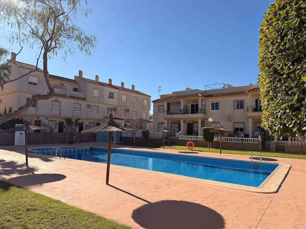 Piscina de Casa o xalet en venda en Orihuela amb Aire condicionat, Jardí privat i Terrassa