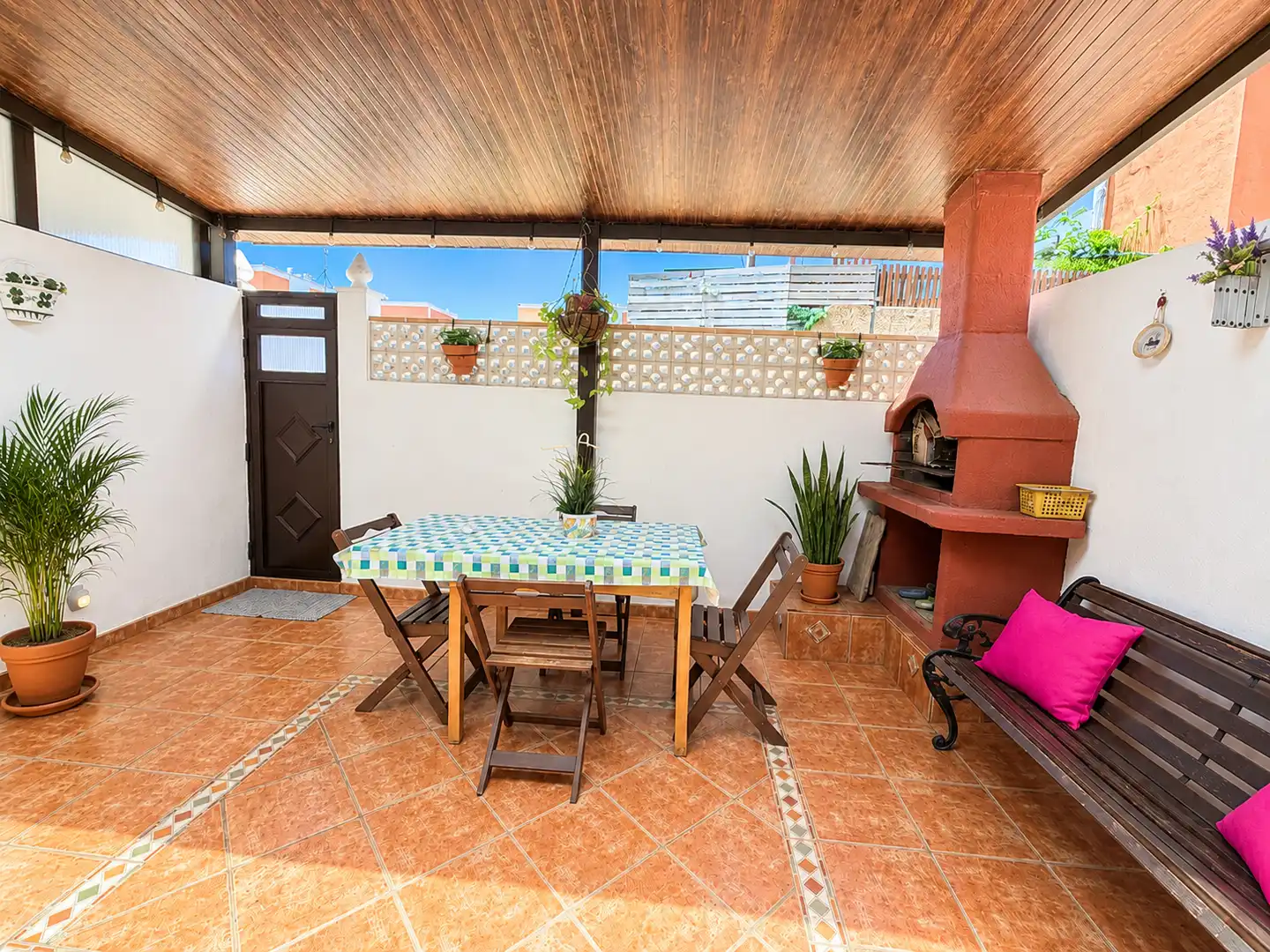 Terrasse von Einfamilien-Reihenhaus zum Verkauf in Granadilla de Abona mit Terrasse, Ofen und Waschmaschine