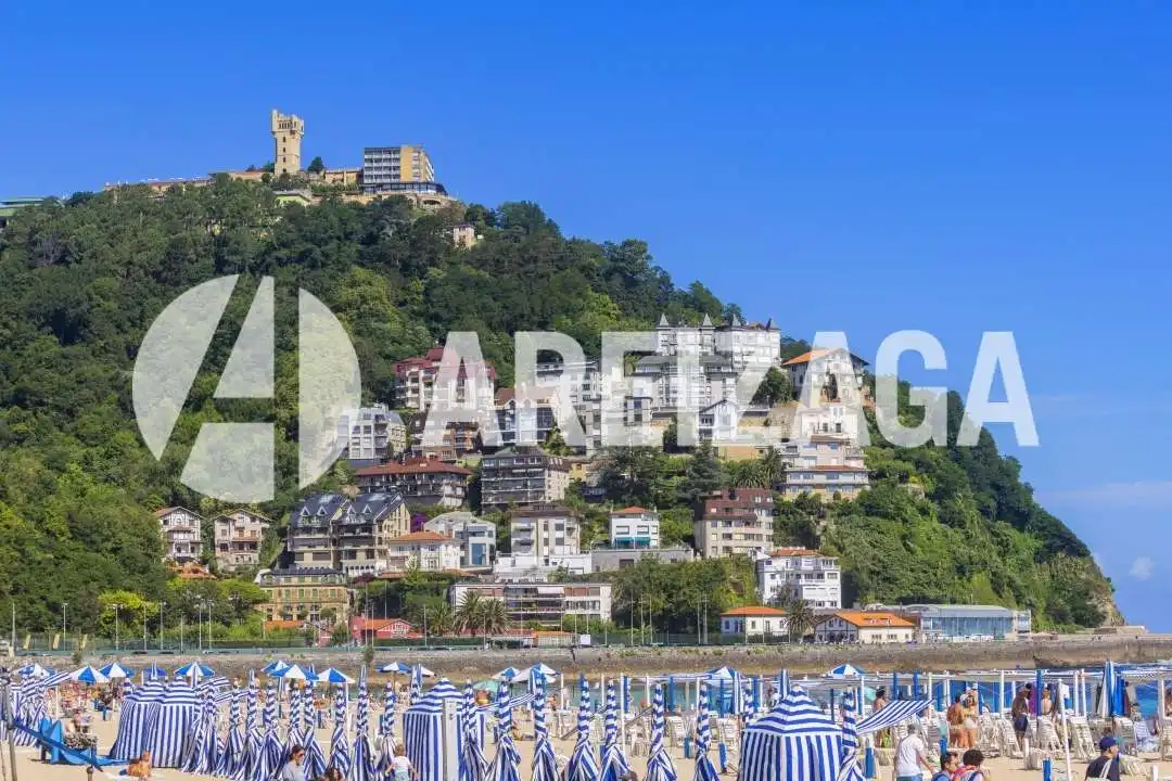 Vista exterior de Casa o xalet en venda en Donostia - San Sebastián  amb Calefacció, Jardí privat i Terrassa