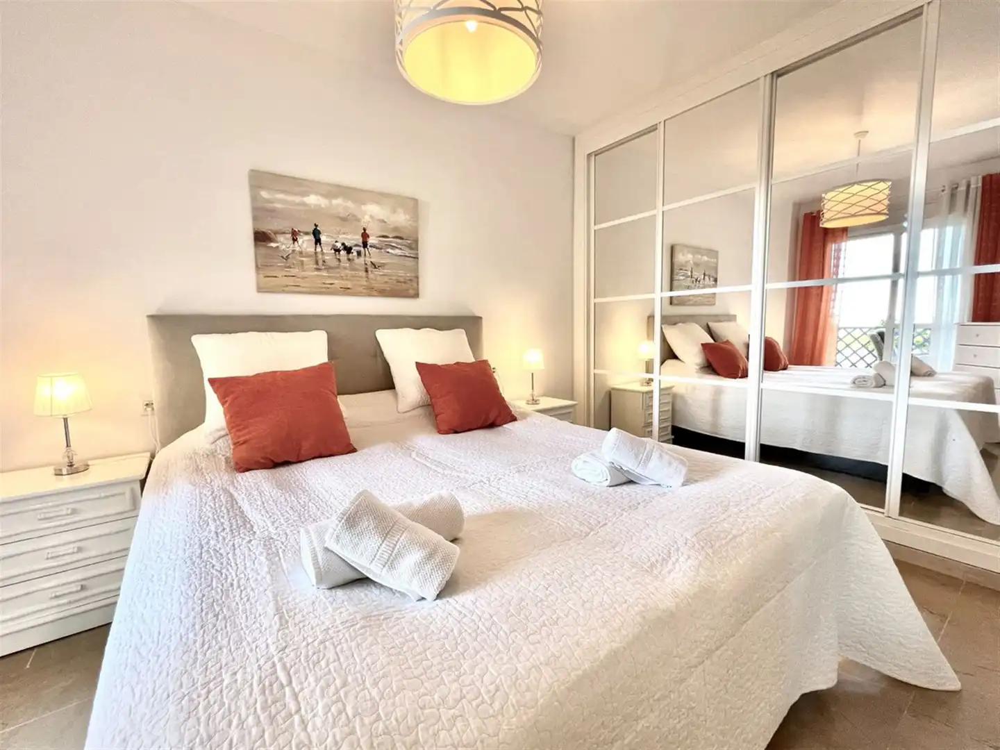 Dormitori de Apartament en venda en Estepona amb Aire condicionat i Terrassa