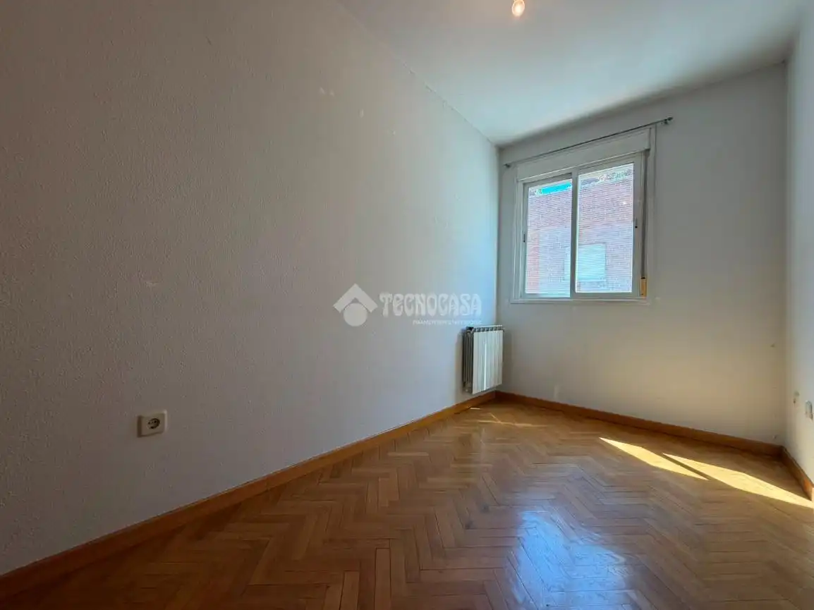 Schlafzimmer von Wohnung zum Verkauf in Madrid mit Klimaanlage und Heizung
