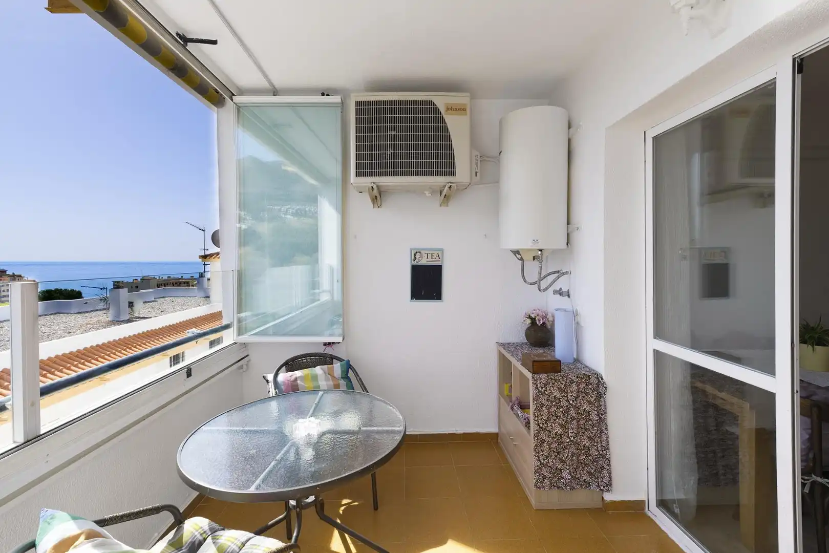 Terrasse von Wohnung zum Verkauf in Benalmádena mit Klimaanlage, Privatgarten und Abstellraum
