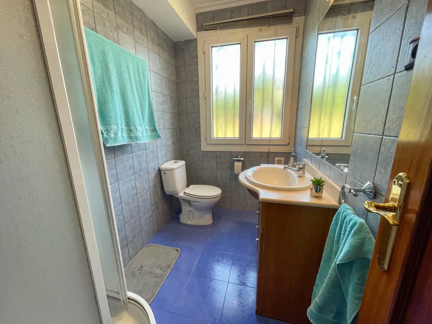 Bathroom of Houses for sale in Abanto y Ciérvana-Abanto Zierbena  with Heating, Private garden and Storage room