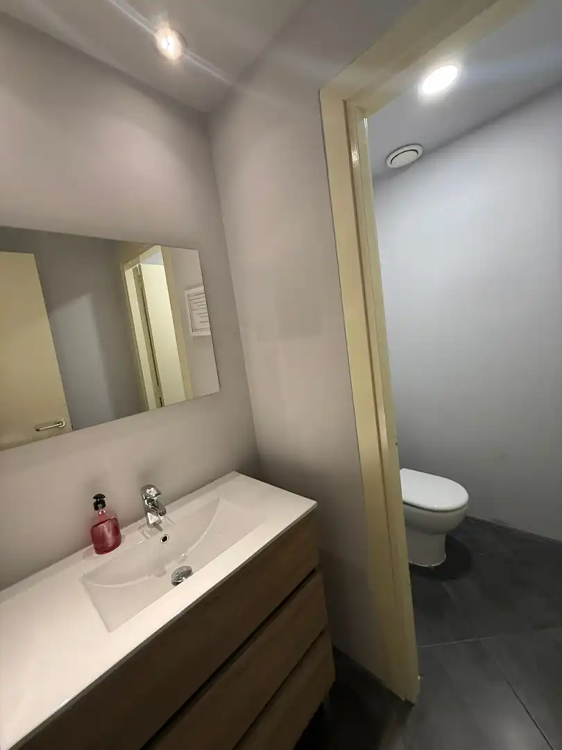 Baño de Local de alquiler en Leganés con Aire acondicionado y Calefacción