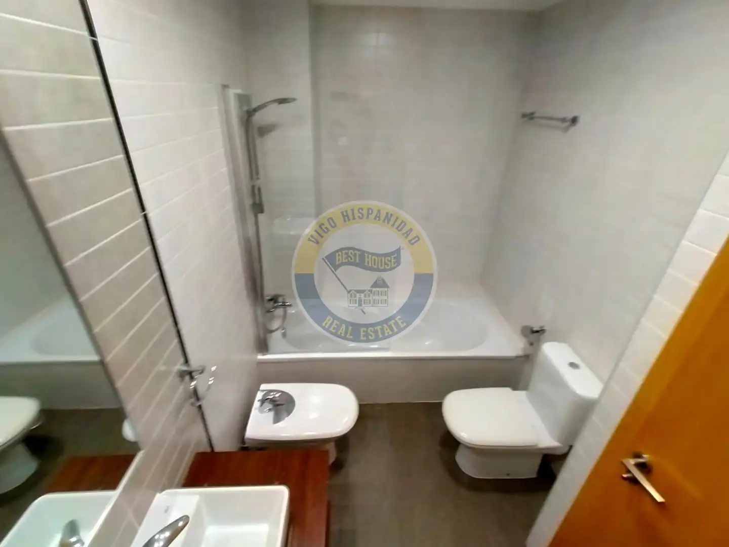 Bathroom of Flat for sale in Vigo   with Heating and Storage room