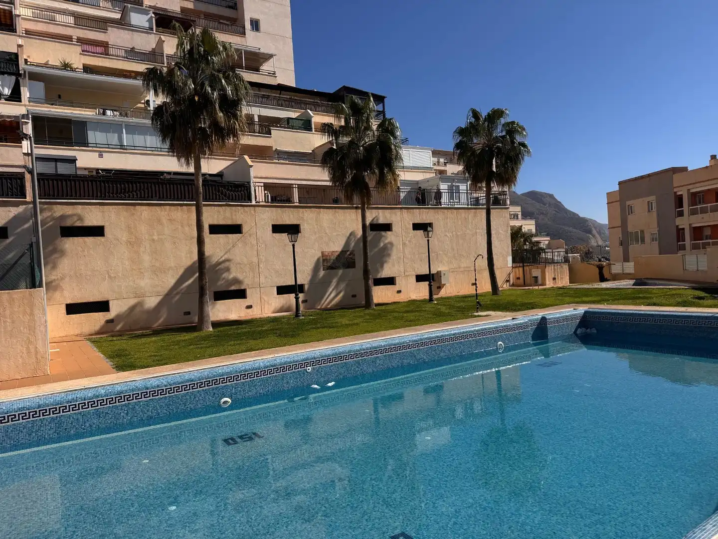 Piscina de Apartamento en venta en Roquetas de Mar con Aire acondicionado, Terraza y Amueblado