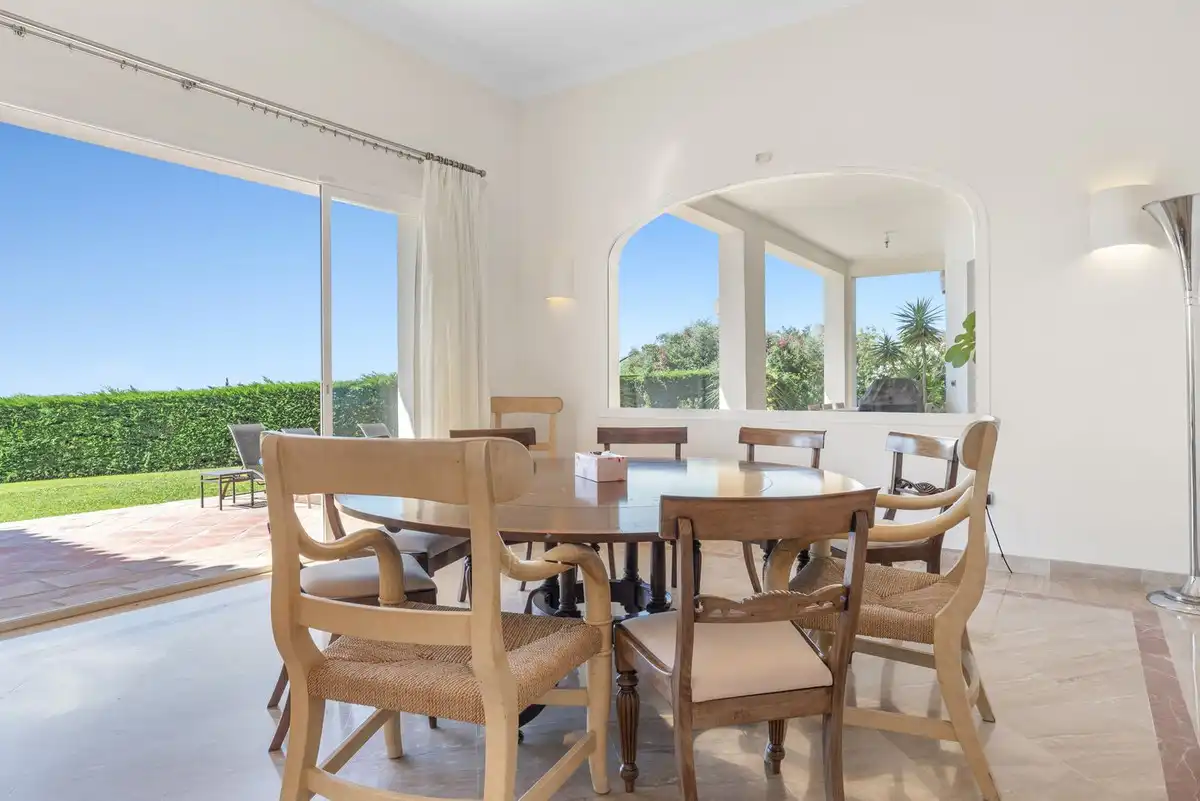 Menjador de Casa o xalet en venda en Benahavís amb Aire condicionat, Jardí privat i Terrassa
