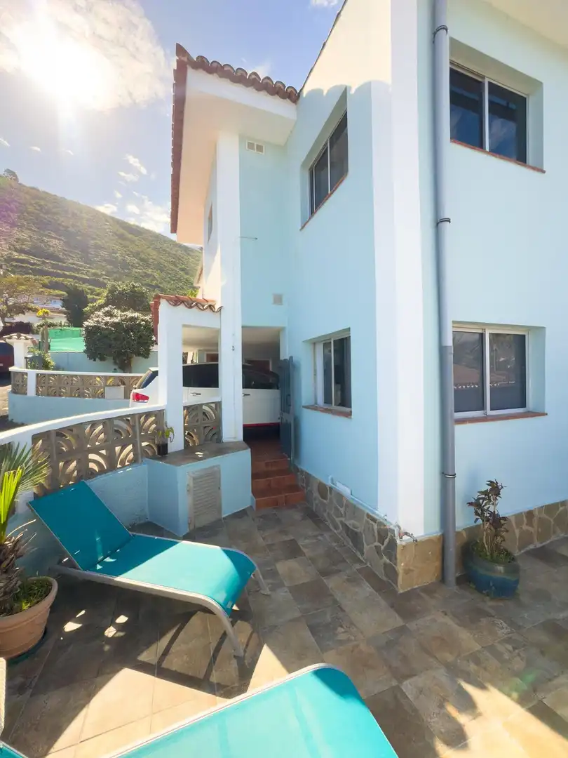 Vista exterior de Casa o xalet en venda en La Orotava amb Jardí privat
