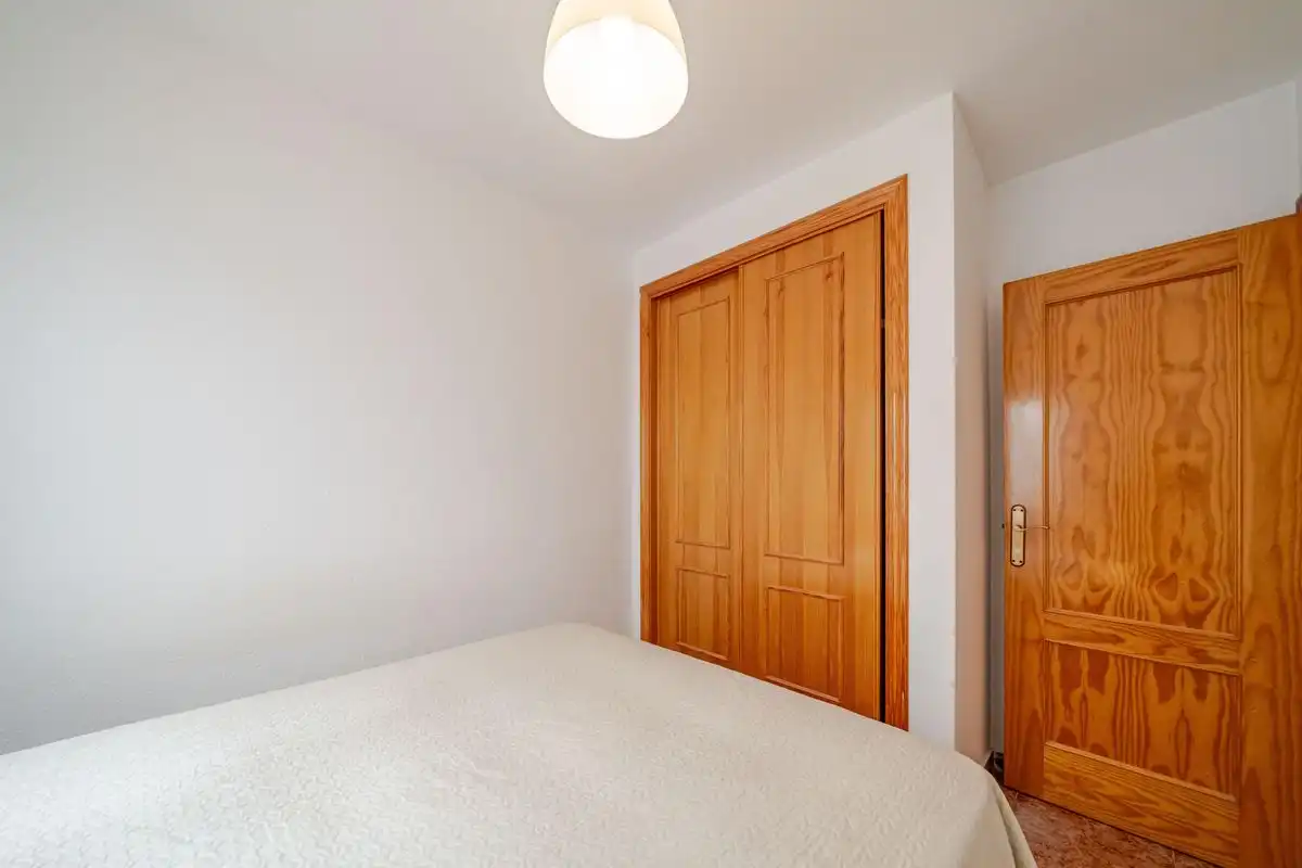 Schlafzimmer von Erdgeschoss zum Verkauf in Santa Pola mit Heizung, Privatgarten und Terrasse
