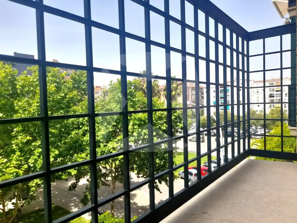 Vista exterior de Pis en venda en Badajoz amb Balcó