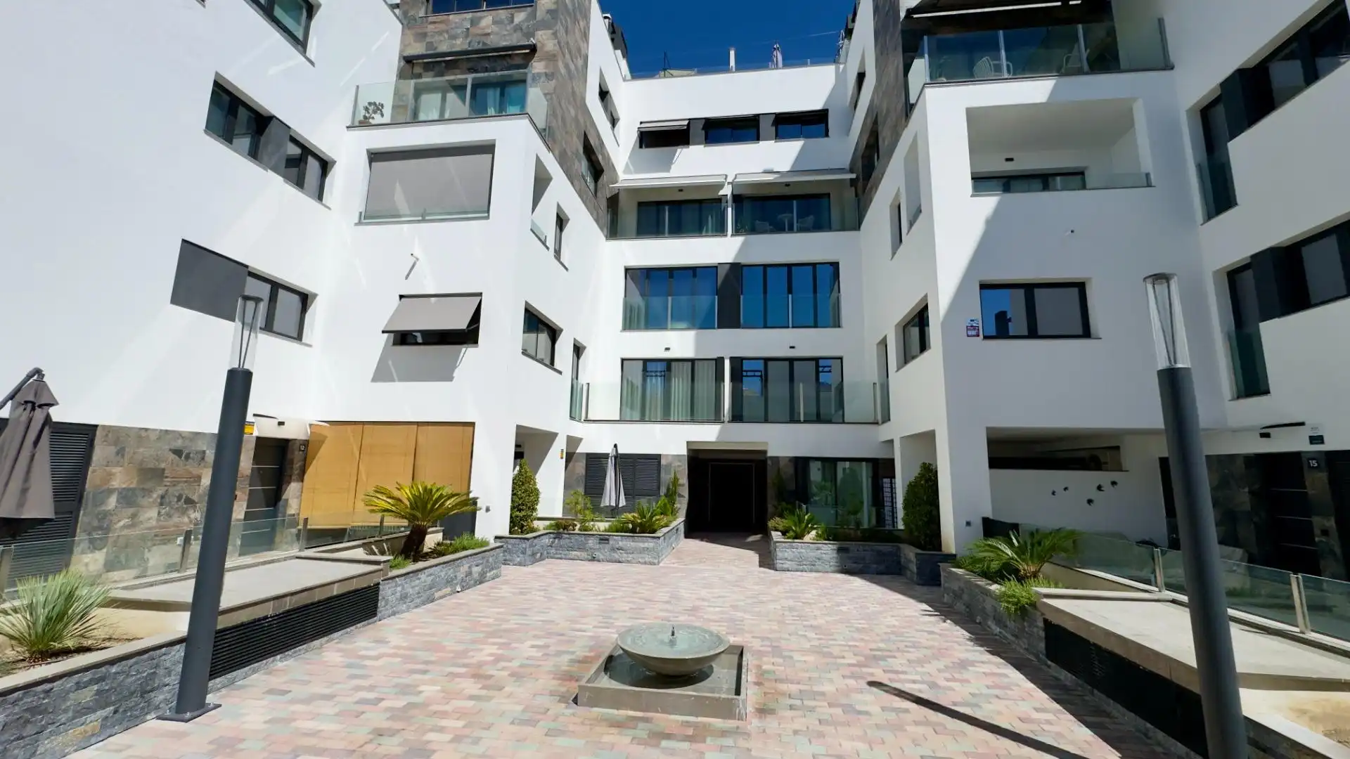 Exterior view of Flat for rent in Granada  with Air Conditioner, Heating and Terrace