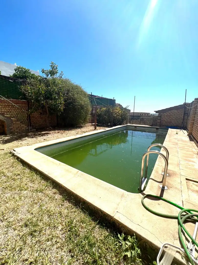 Chalet con piscina en venta en Gerena