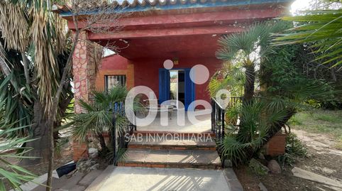 One SAB Inmobiliaria vende chalet independiente para reformar en San Antonio de Benagéber.