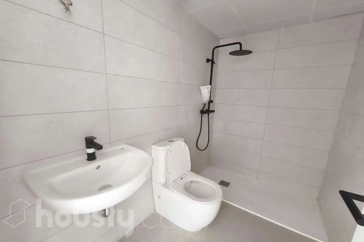 Baño de Piso de alquiler en Madrid con Aire acondicionado, Calefacción y Parquet