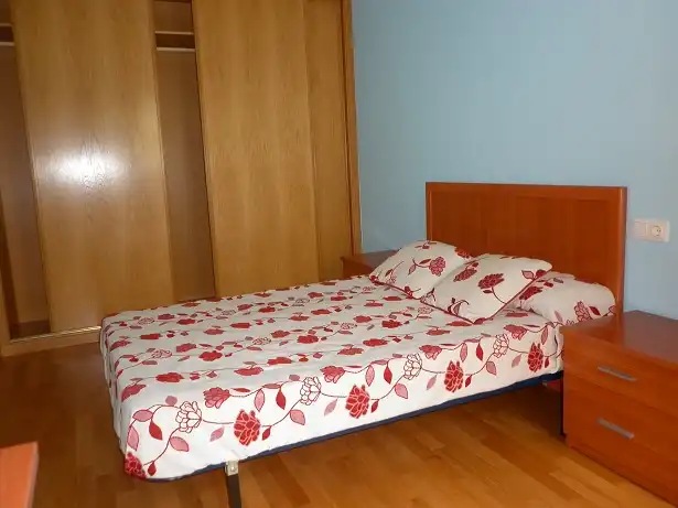 Dormitori de Pis de lloguer en Narón amb Calefacció, Parquet i Traster