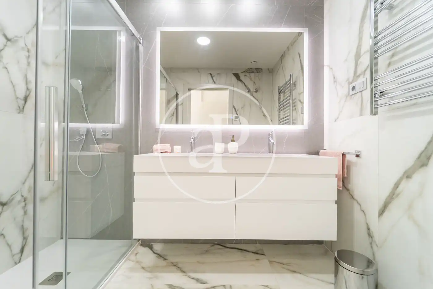 Baño de Piso en venta en Benidorm con Aire acondicionado, Calefacción y Jardín privado