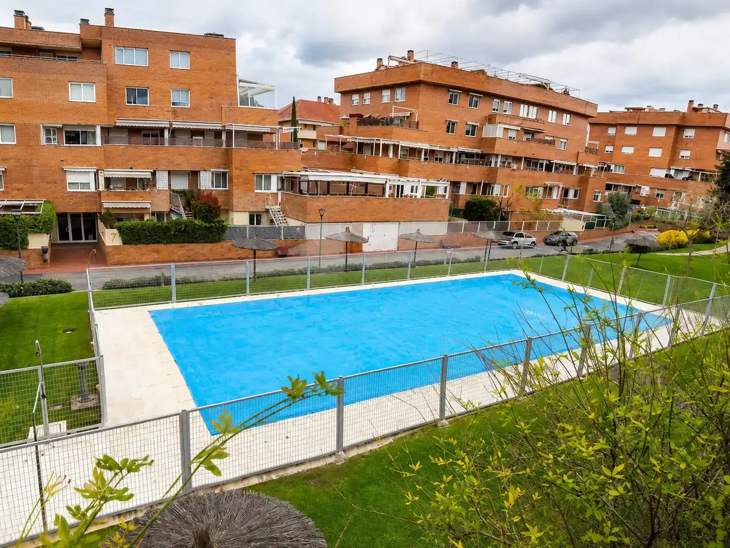 Piscina de Dúplex en venta en Boadilla del Monte con Aire acondicionado y Piscina