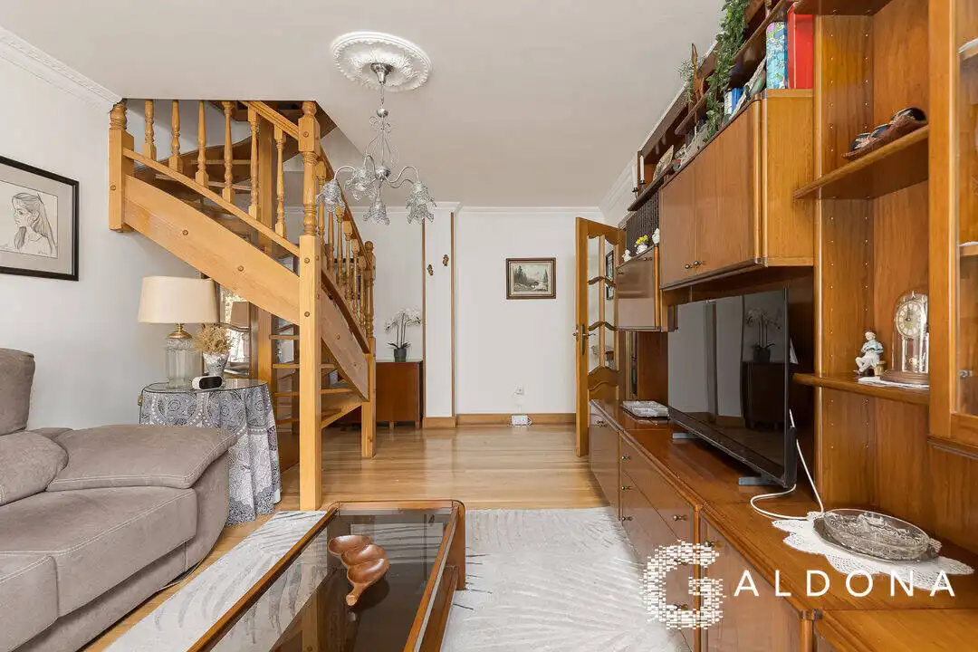 Sala d'estar de Pis en venda en Donostia - San Sebastián  amb Calefacció, Terrassa i Traster