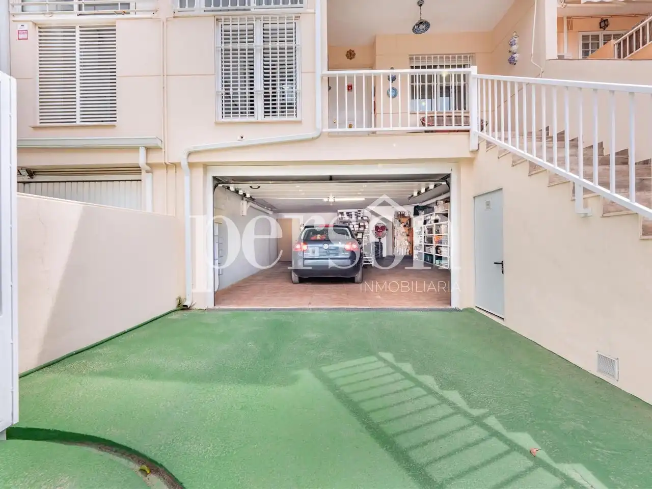 Parking de Casa adosada en venta en Godella con Calefacción, Jardín privado y Terraza
