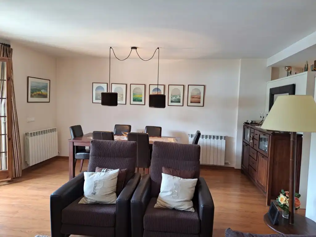 Comedor de Dúplex en venta en Alp con Calefacción, Trastero y Amueblado