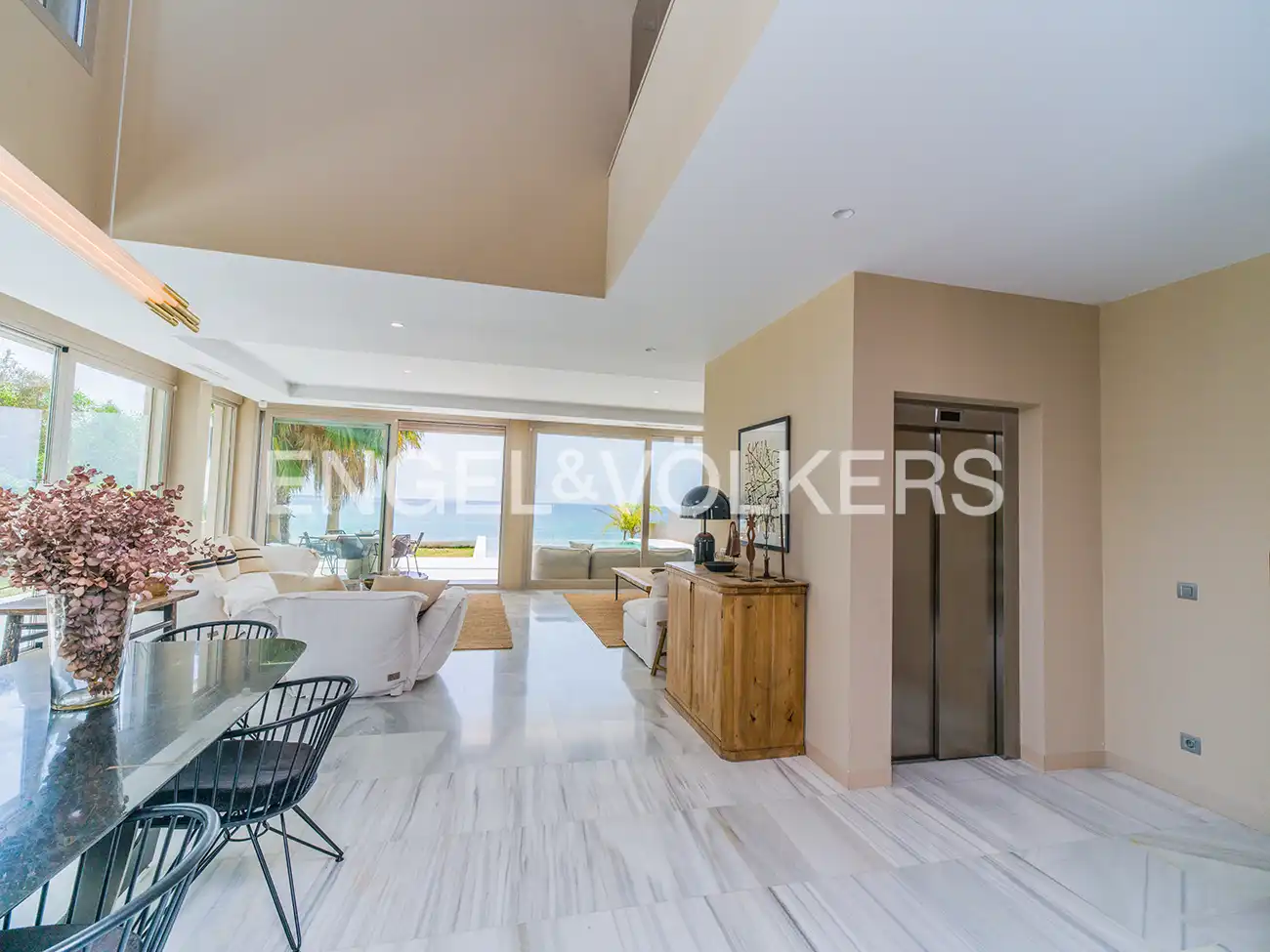 Sala d'estar de Casa o xalet en venda en El Campello amb Aire condicionat, Calefacció i Jardí privat