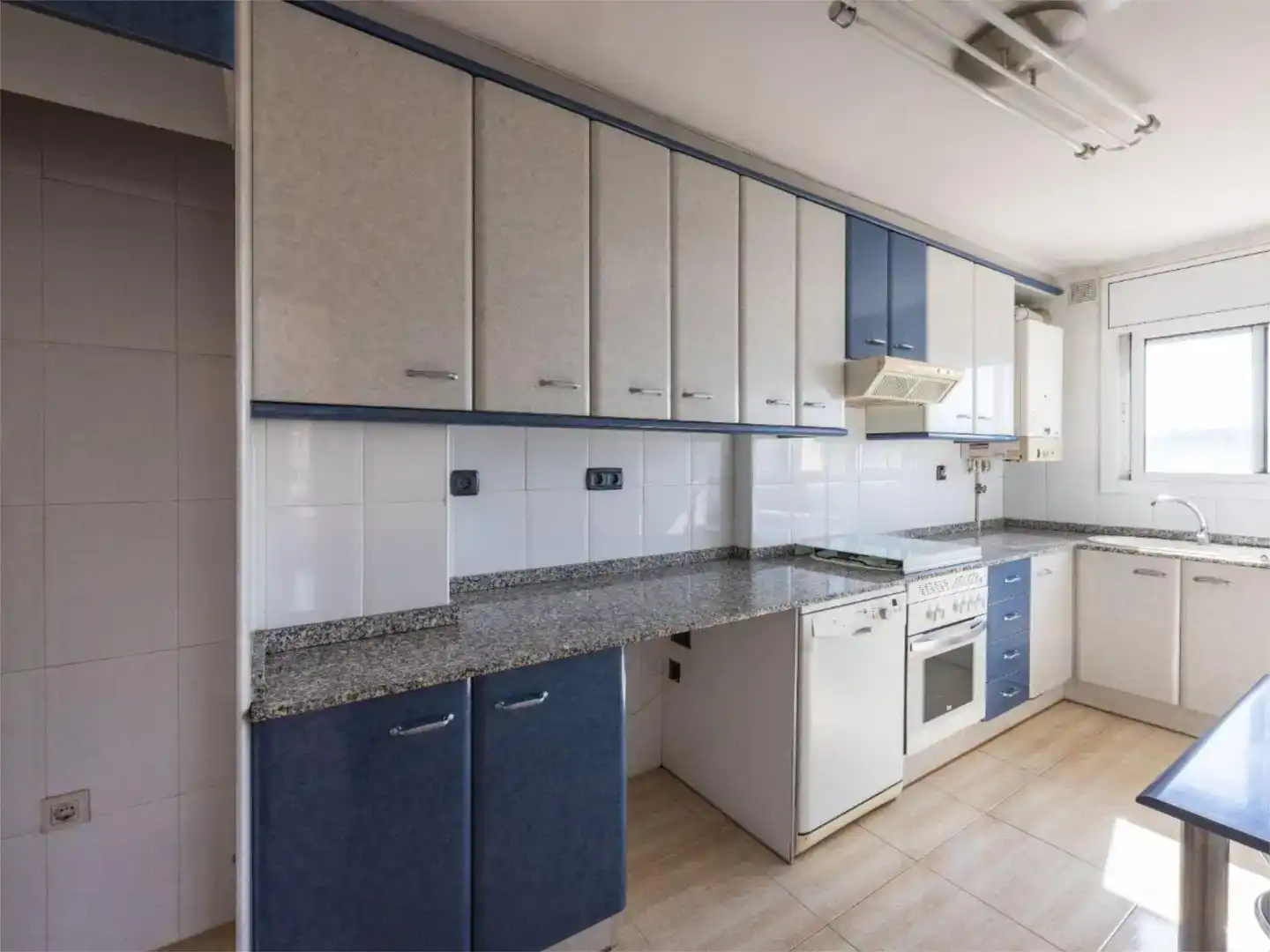 Cocina de Piso en venta en Terrassa con Aire acondicionado y Balcón