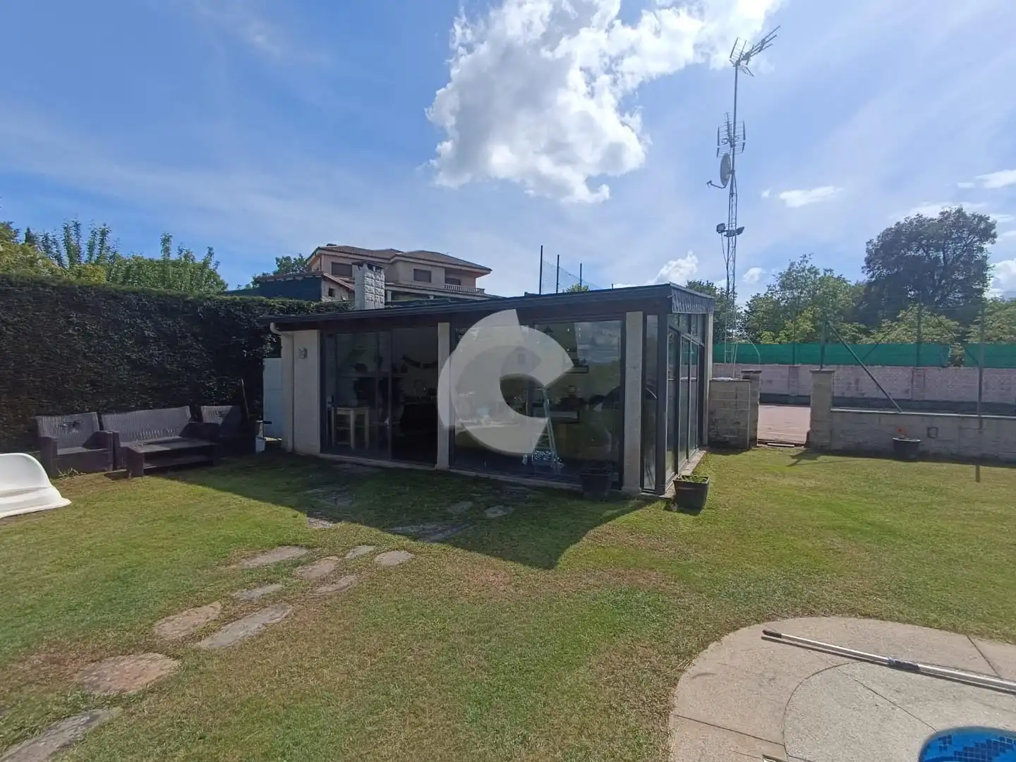 Vista exterior de Casa o chalet en venta en San Cibrao das Viñas con Calefacción, Jardín privado y Piscina