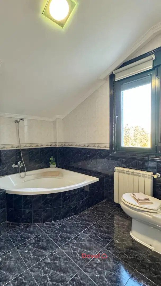 Bany de Casa o xalet en venda en Salceda de Caselas amb Calefacció, Jardí privat i Terrassa