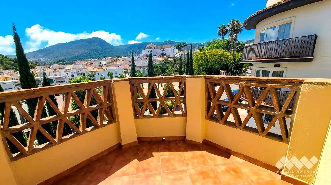 Vista exterior de Àtic en venda en Alhaurín de la Torre amb Aire condicionat, Terrassa i Traster