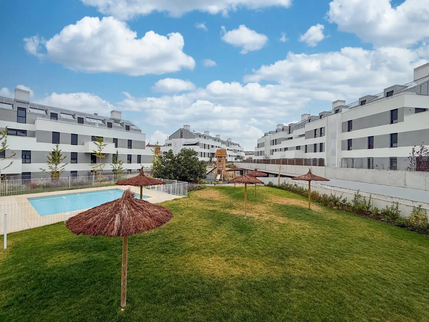 Flat with pool to rent in Cobeña, imagen 52