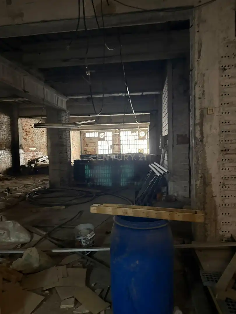 Industrial building with lift for sale in Zona Industrial, imagen 44