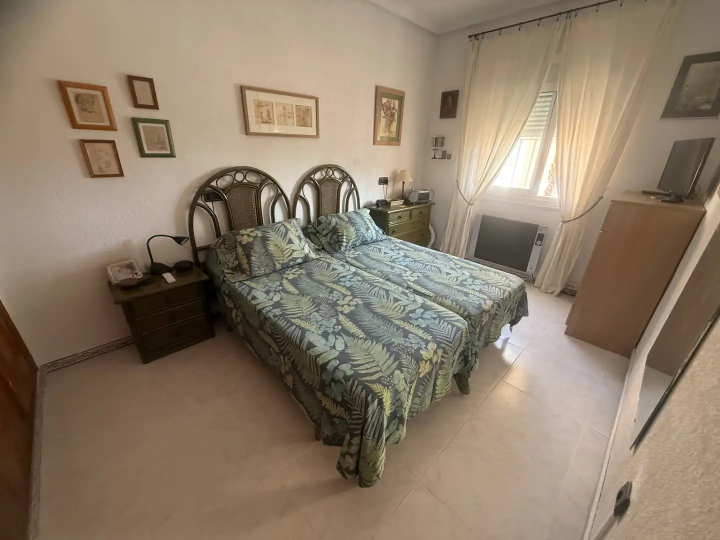 Dormitori de Apartament en venda en Torrevieja amb Jardí privat, Terrassa i Moblat