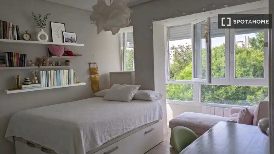 Habitación de Apartamento para compartir en Leioa con Aire acondicionado, Terraza y Amueblado