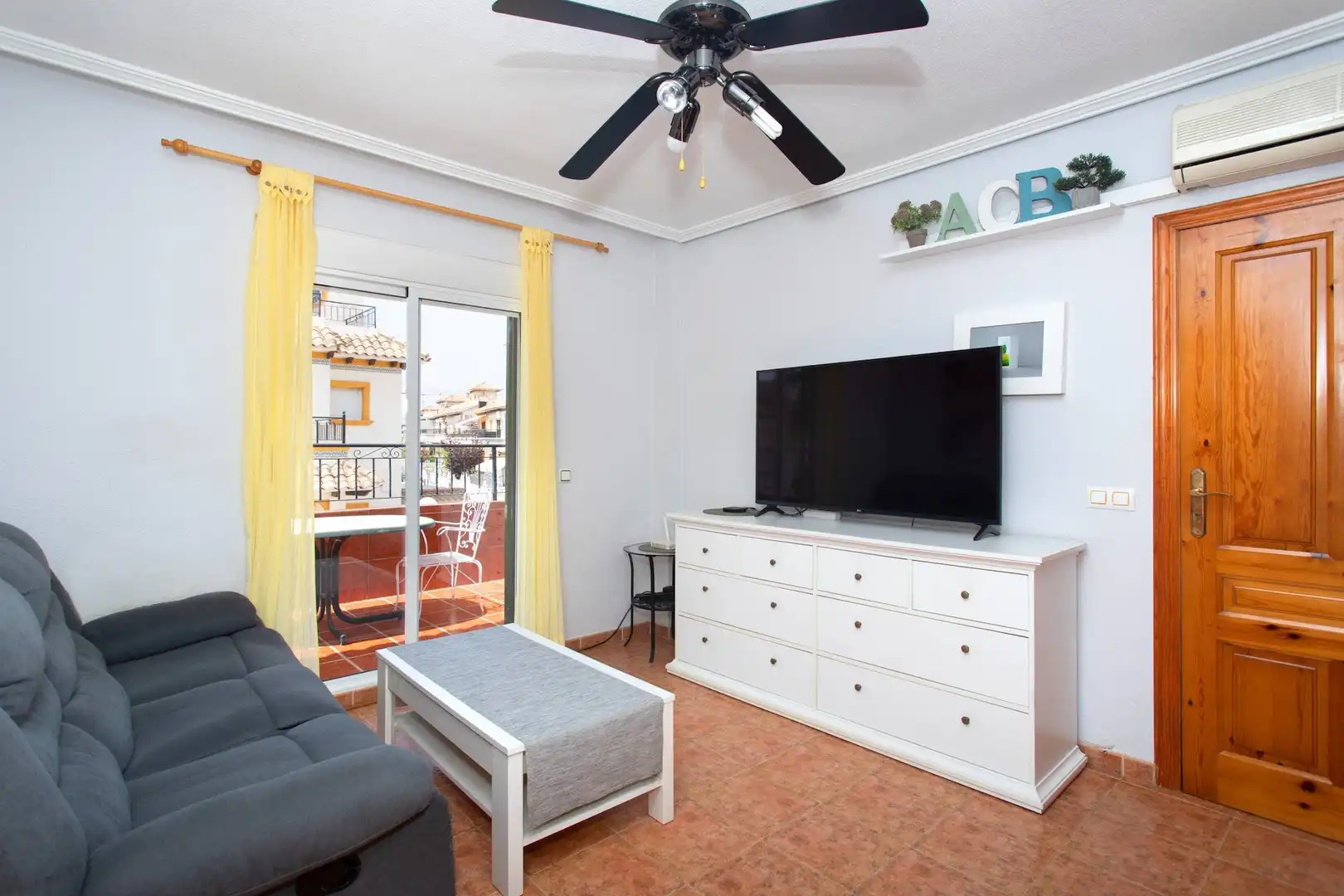 Sala de estar de Casa o chalet en venta en Orihuela con Jardín privado, Terraza y Piscina