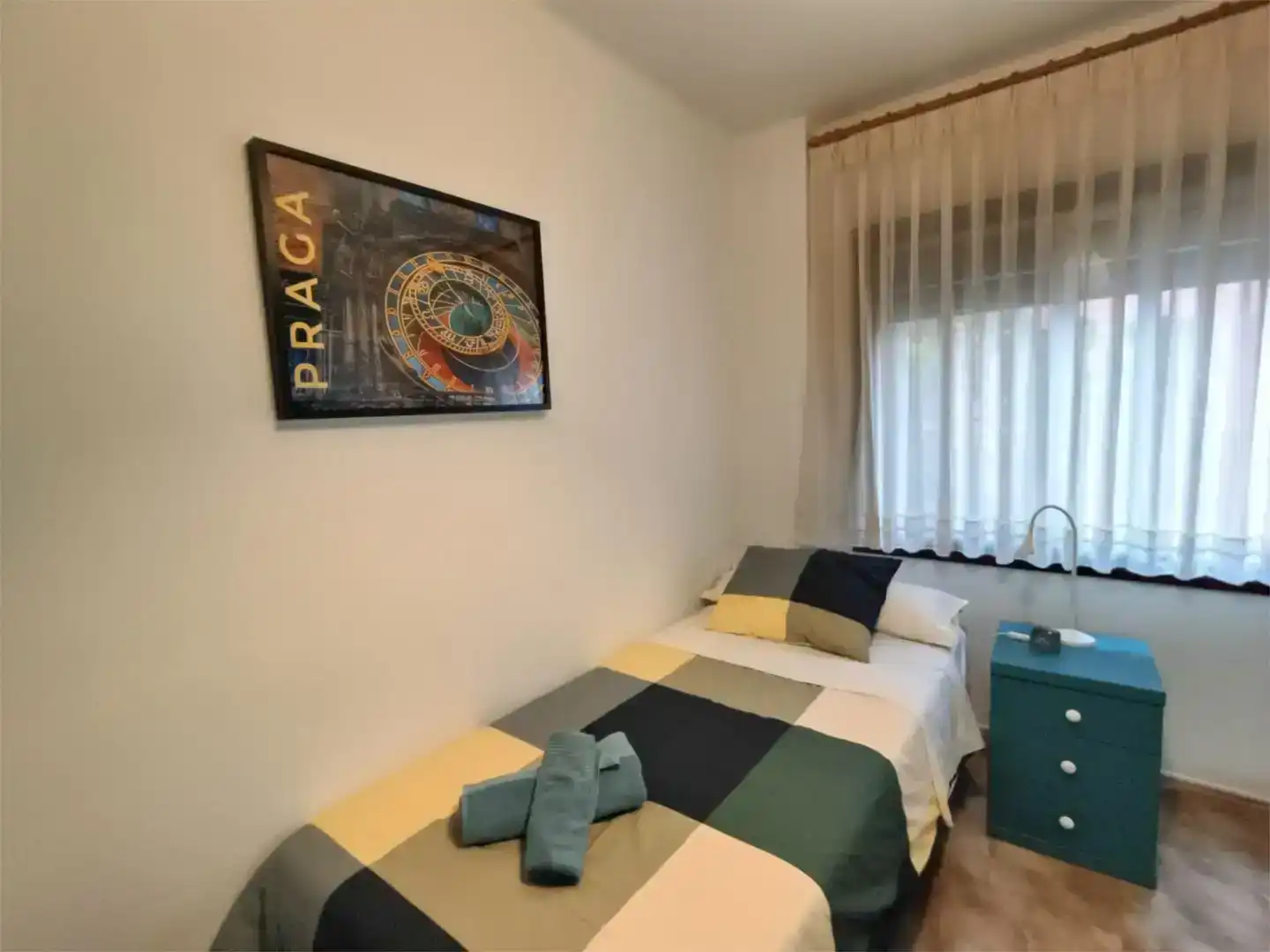 Schlafzimmer von Wohnung zur Miete in Zaragoza mit Möbliert, Ofen und Waschmaschine
