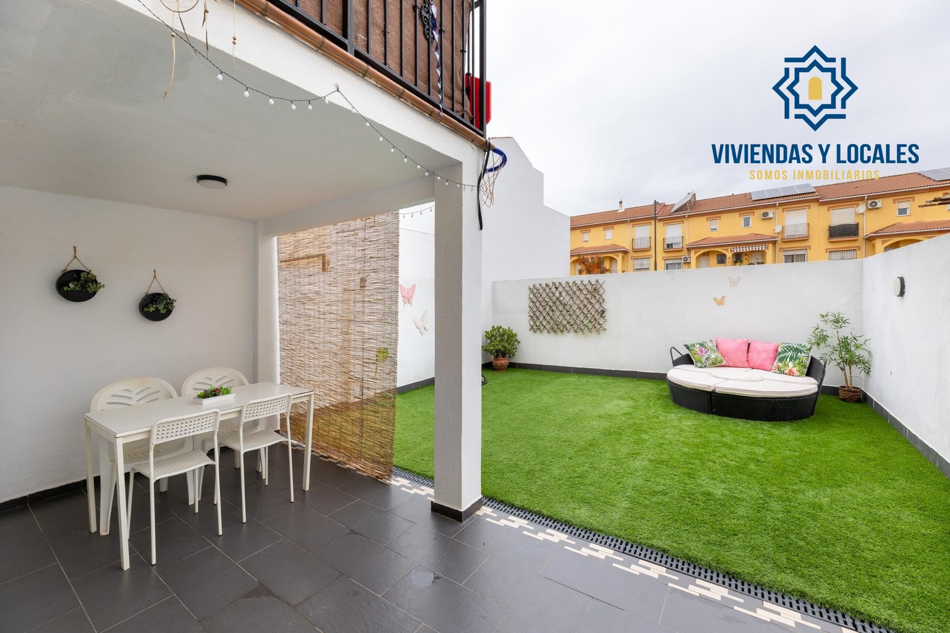 Terrassa de Casa adosada en venda en Vegas del Genil amb Aire condicionat