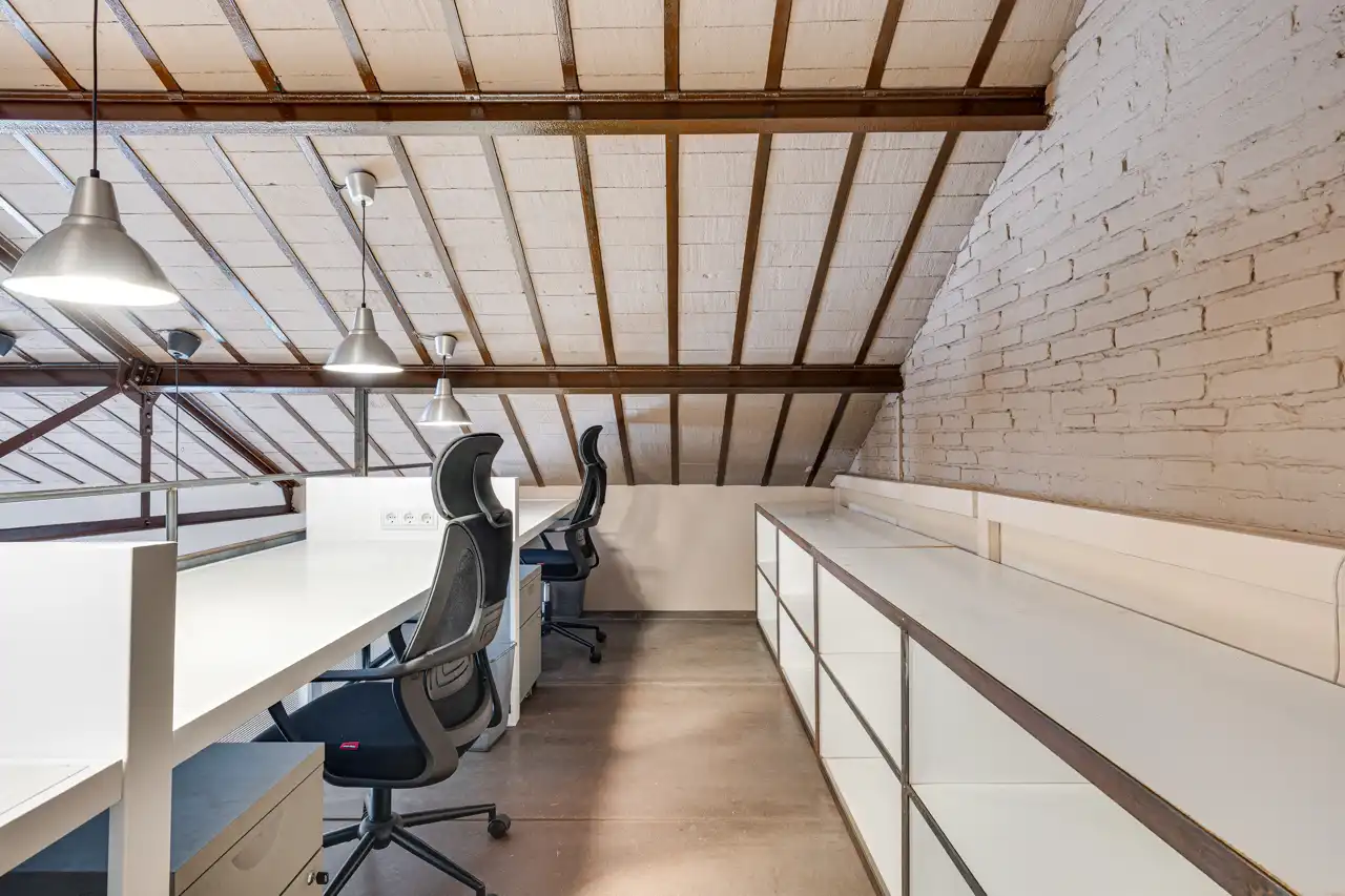 Büro zur Miete in Barcelona mit Klimaanlage, Heizung und Terrasse