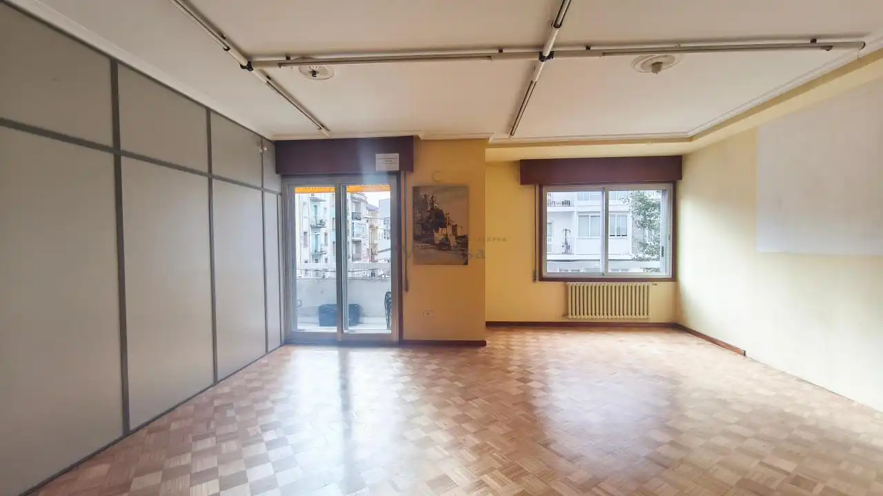 Piso en venta en Ourense Capital  con Calefacción, Parquet y Trastero