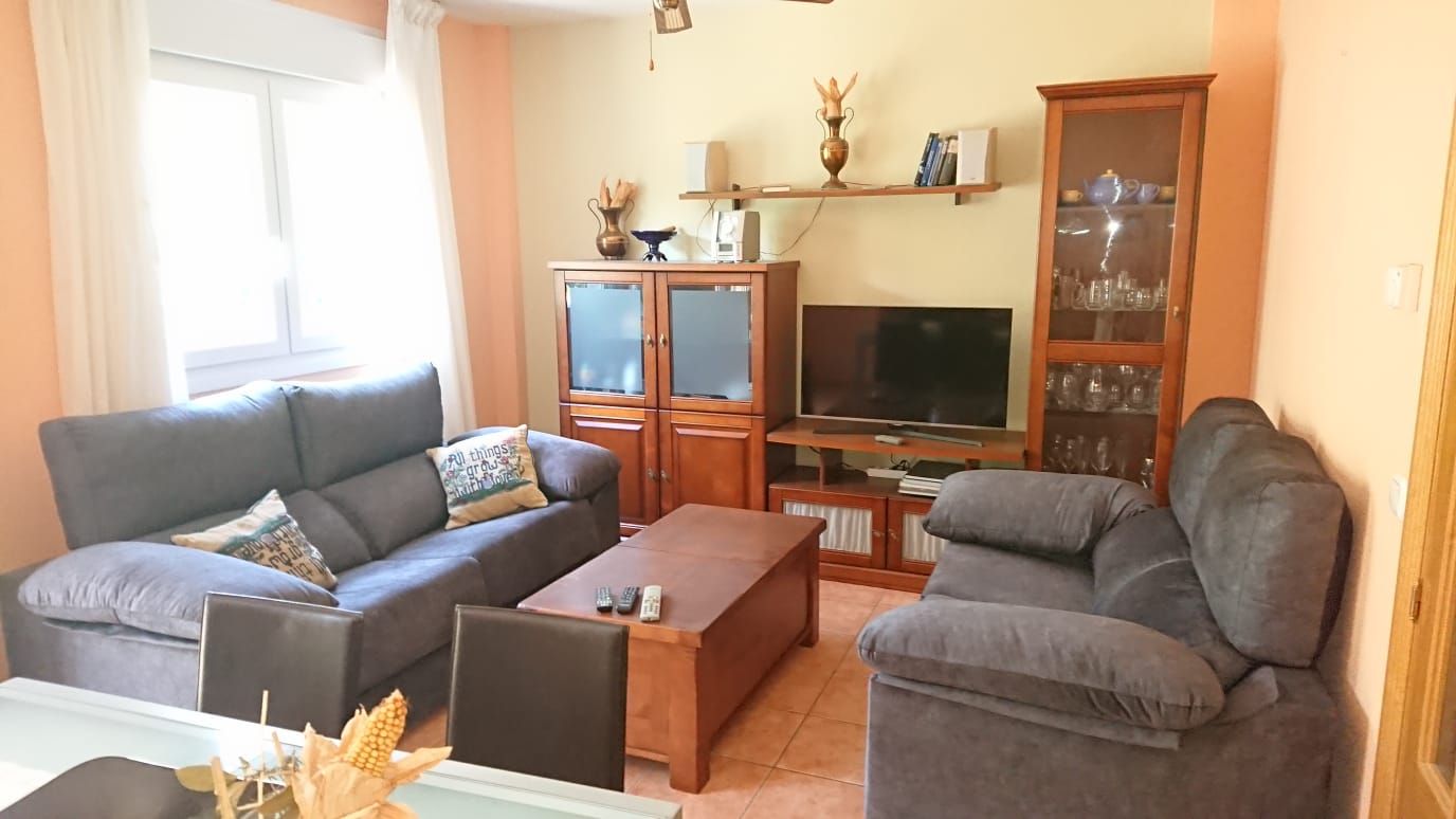Sala d'estar de Casa adosada en venda en Galilea amb Calefacció, Jardí privat i Forn
