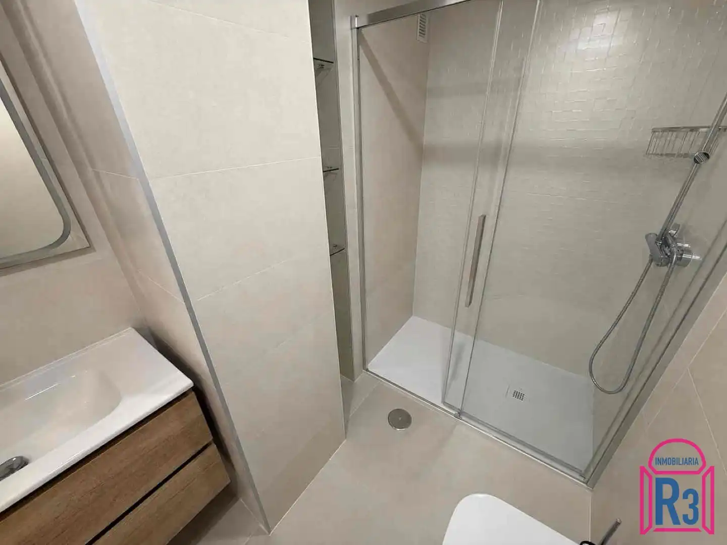 Bathroom of Flat for rent in León Capital   with Heating, Terrace and Storage room