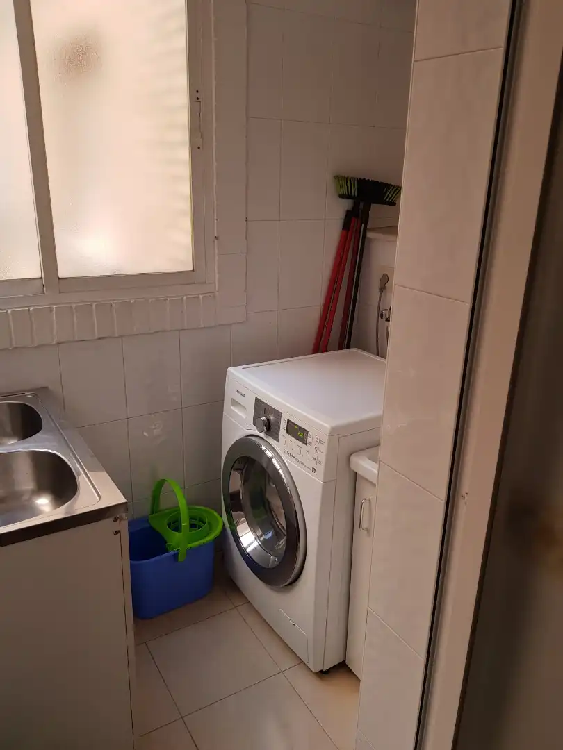 Bany de Pis per a compartir en Granada amb Aire condicionat, Calefacció i Terrassa